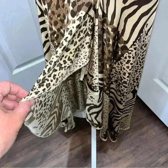 Umgee mixed animal print, maxi dress.  Sleeveless w high cut front, cut out back - Picture 6 of 8